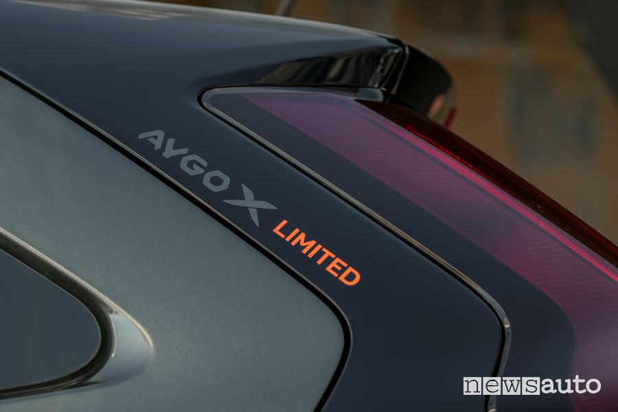 Montante posteriore nuova Toyota Aygo X Limited