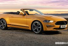 Vista di profilo Ford Mustang California Special
