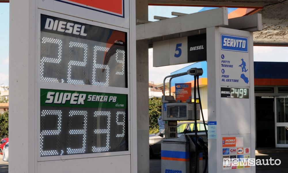 Prezzi benzina gasolio, taglio delle accise fino al 20 settembre