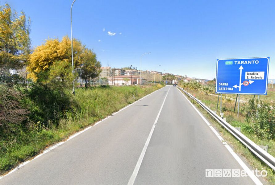 Strada statale dove vige il limite di velocità massima di 90 km/h