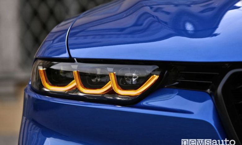 Frecce alla guida in autostrada Alfa Romeo Tonale Veloce
