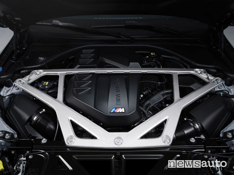 Vano motore nuova BMW M4 CSL
