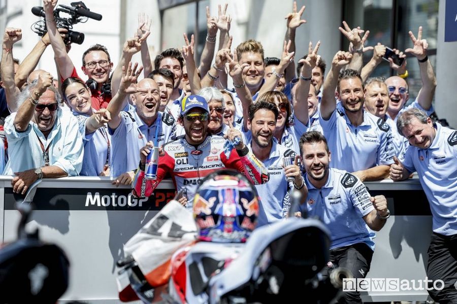 Il Team Gresini festeggia la vittoria di Enea Bastianini nel Gp di Francia di MotoGP