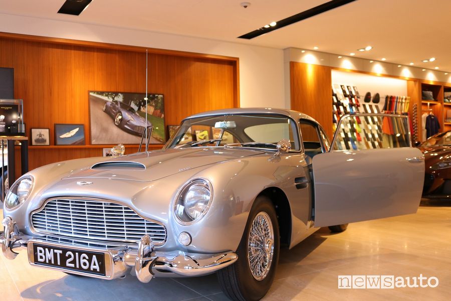 Aston Martin DB85 di James Bond in vendita al Top Marques 2022 di Monaco
