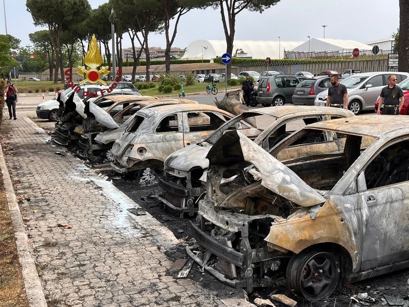 Incendio a Roma Fiat 500 Enjoy