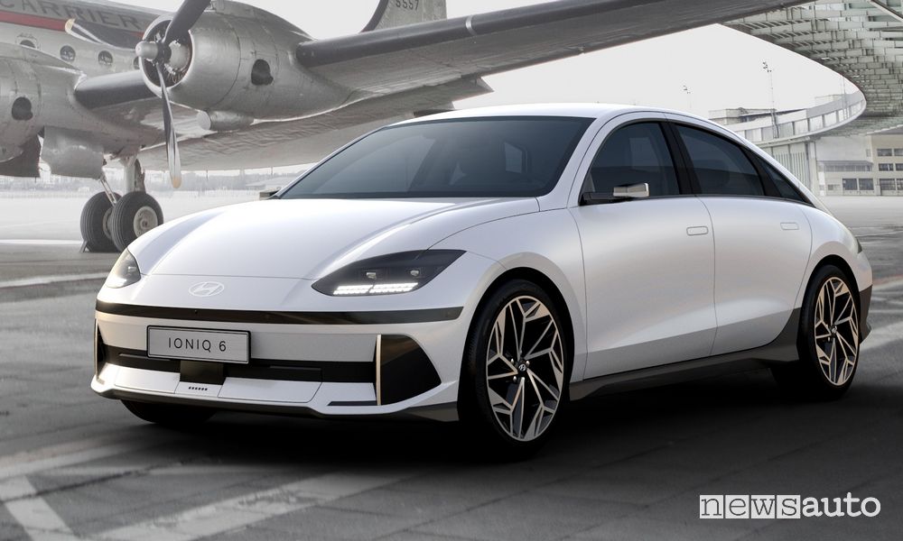 Vista di profilo Hyundai Ioniq 6