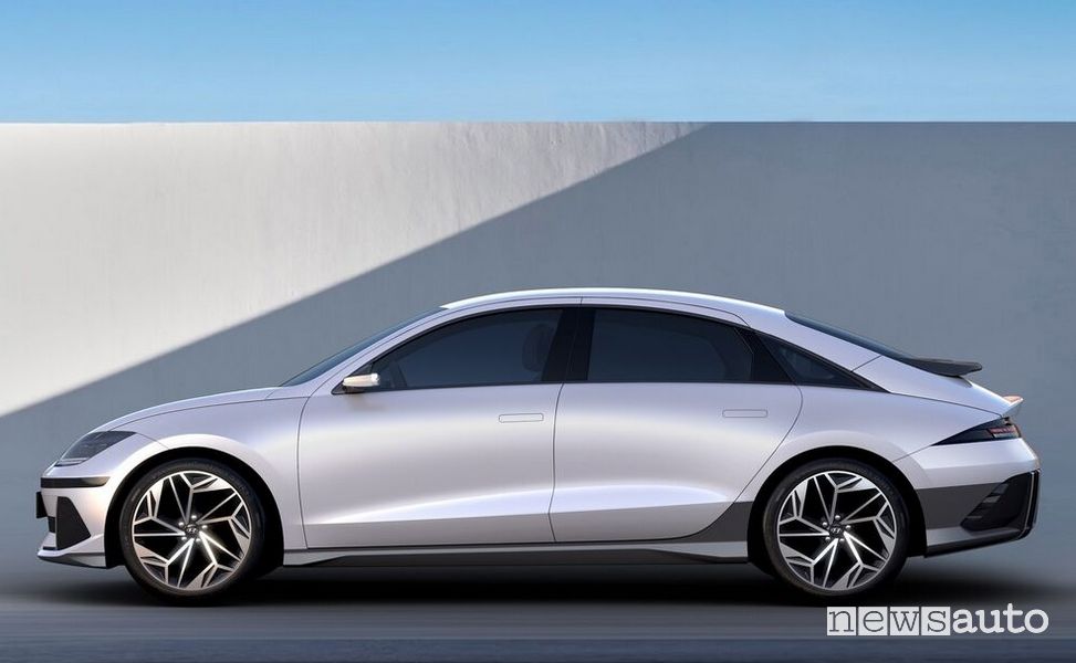Vista laterale Hyundai Ioniq 6