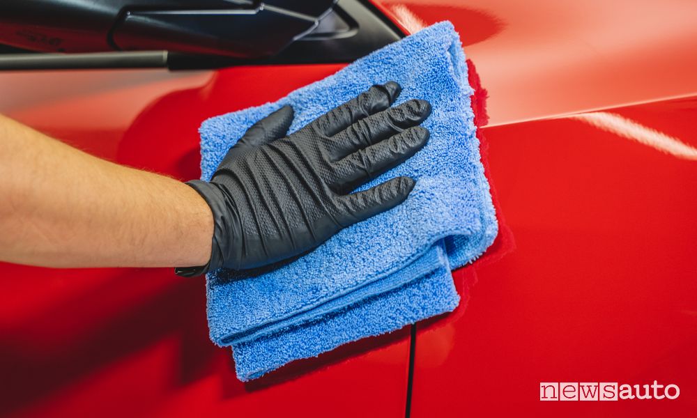 Pulitore rapido per lavare l'auto a secco