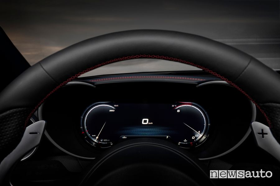 Alfa Romeo Giulia Competizione 2023 cruscotto digitale