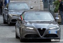 Gorgia Meloni sull'Alfa Romeo Giulia, auto italiana