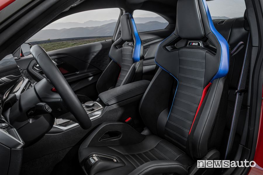 Nuova BMW M2 sedile sportivo M Sport lato guidatore