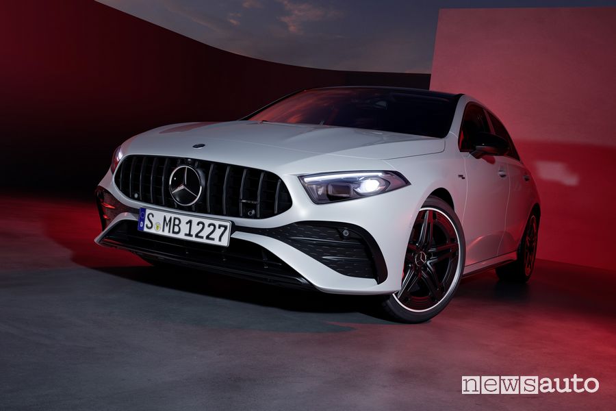 Profile view of the new Mercedes-AMG A 35 4Matic