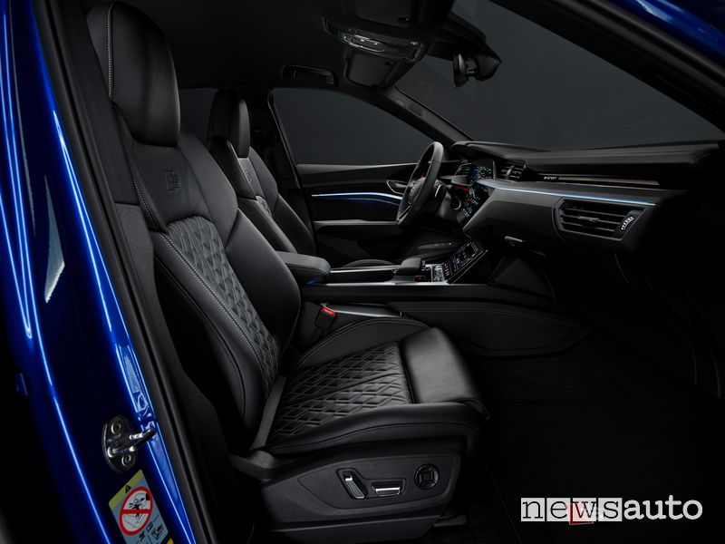 Audi SQ8 Sportback e-tron quattro sedili anteriori abitacolo
