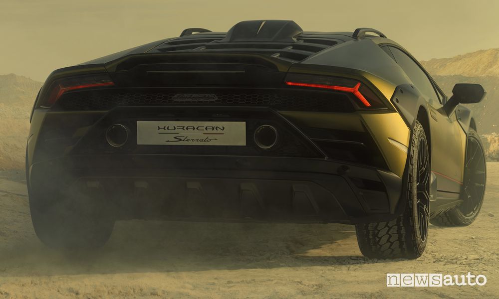 Lamborghini Huracán Sterrato scarico e paraurti posteriore