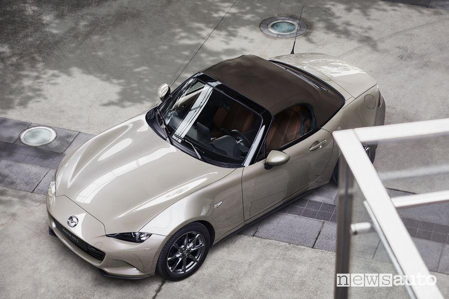 Mazda MX-5 2023 capote in tessuto