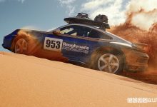 Porsche 911 Dakar nel deserto sulla sabbia