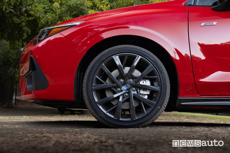 Nuova Subaru Impreza RS cerchi in lega da 18"