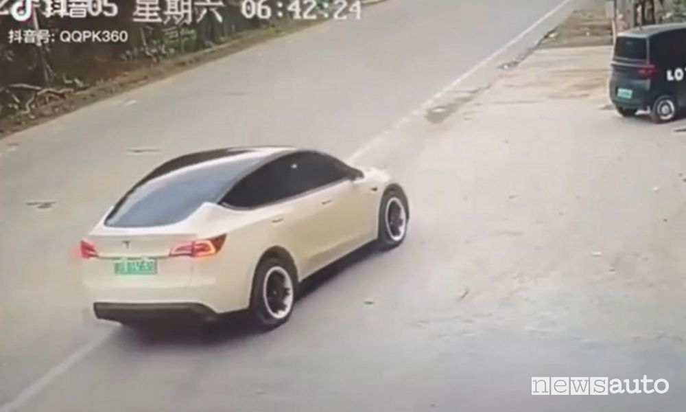 Tesla incidente Autopilot
