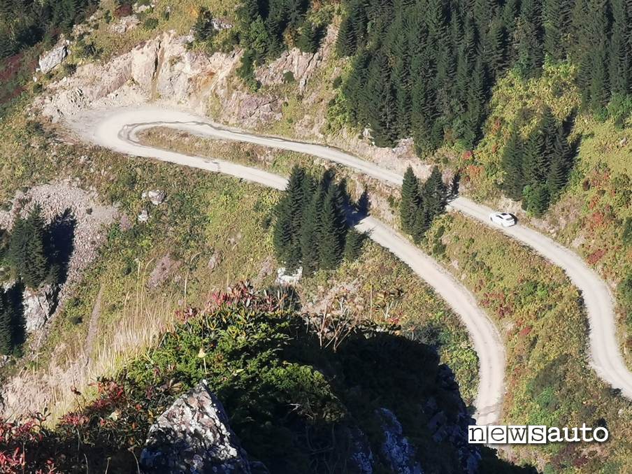 Vista aerea sulla D915 definita strada più pericolosa al mondo MAZDA EPIC DRIVE 2022 TURCHIA