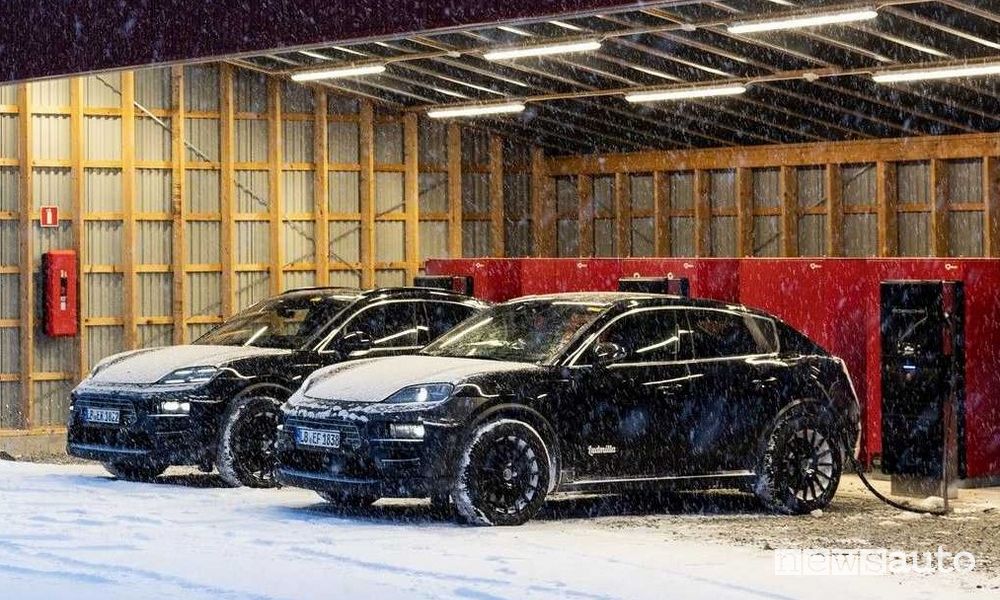 Porsche Macan elettrica ricarica rapida 270 kW corrente continua