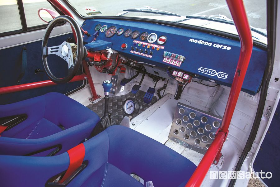 Fiat 127 Top elaborata livrea Alitalia abitacolo