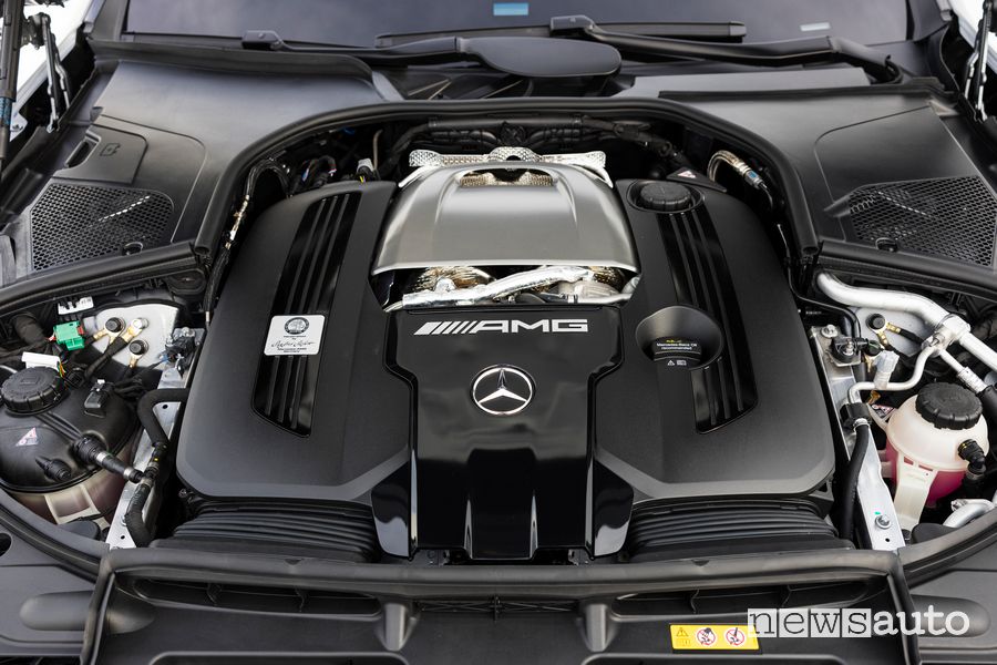 Mercedes-AMG S 63 E Performance vano motore V8 4.0 litri