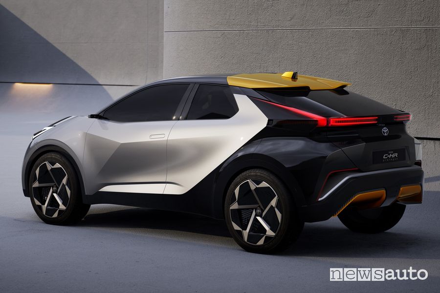 Toyota C-HR Prologue posteriore 3/4