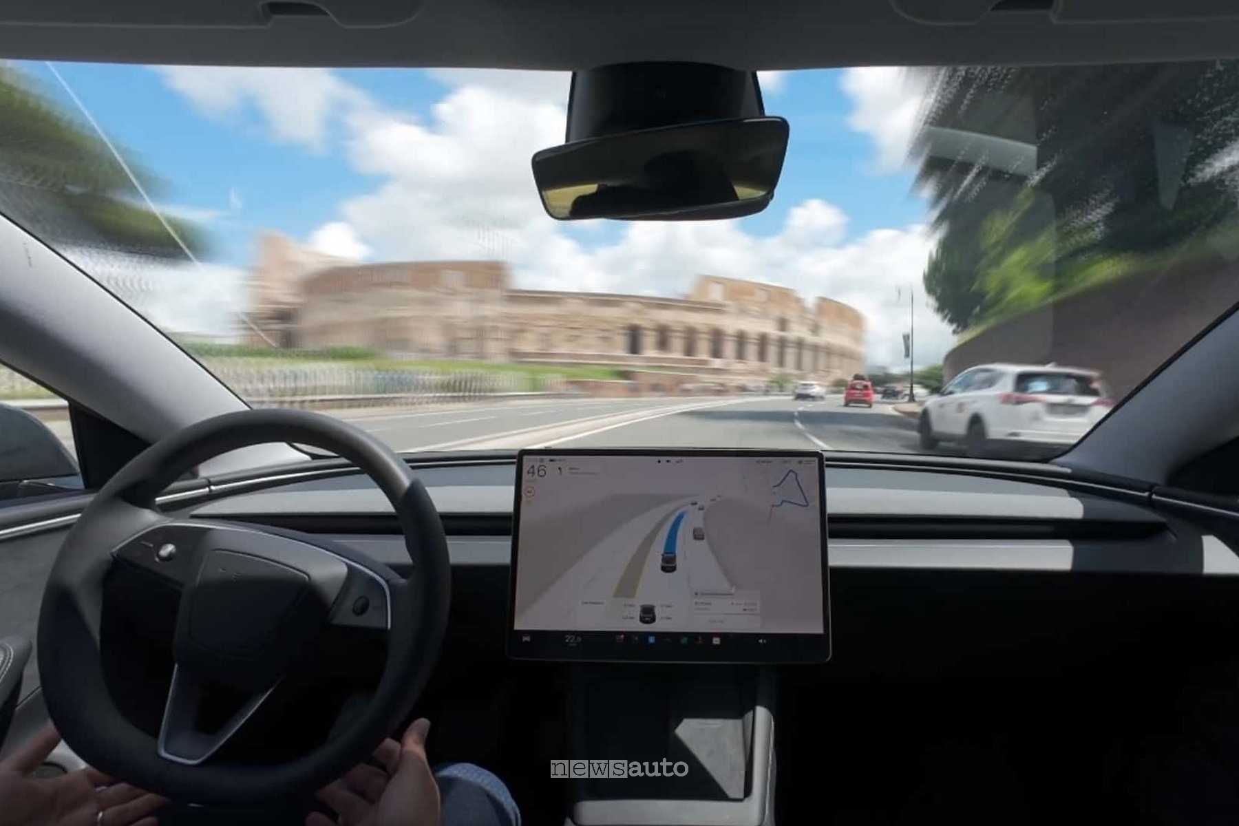 Guida autonoma Tesla Full Self-Driving