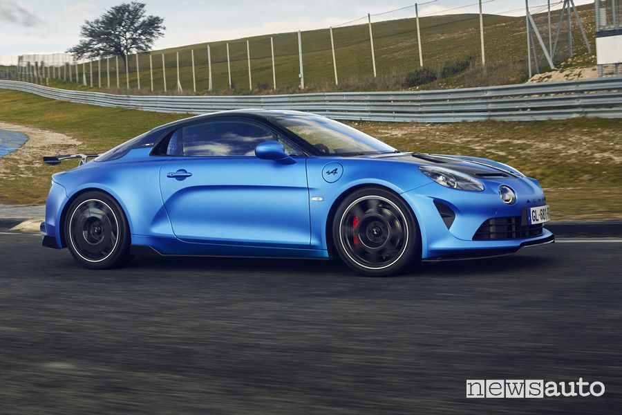 Alpine A110 R on the track