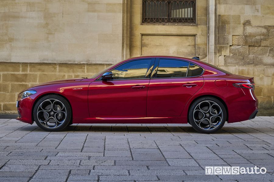 Alfa Romeo Giulia 2023 laterale