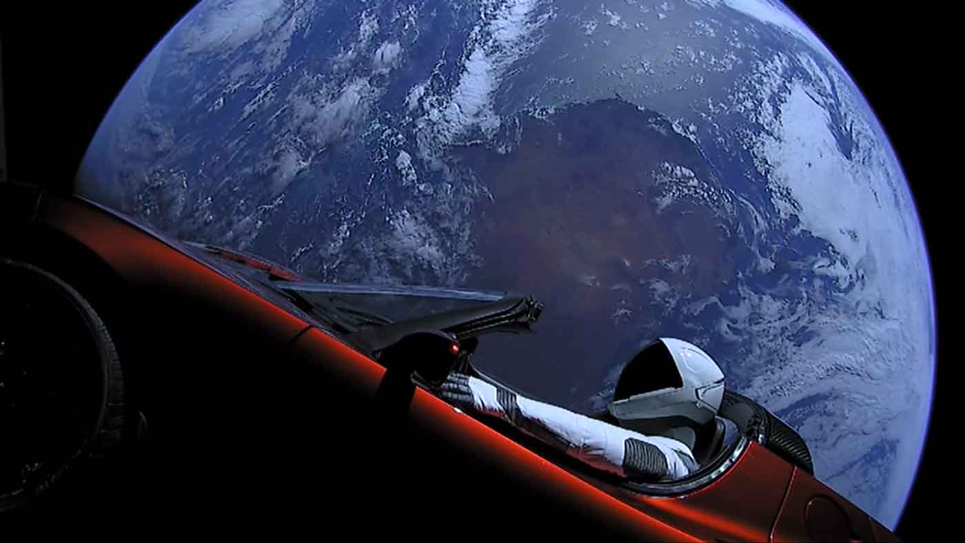 Tesla Roadster lanciata nello spazio nel 2018