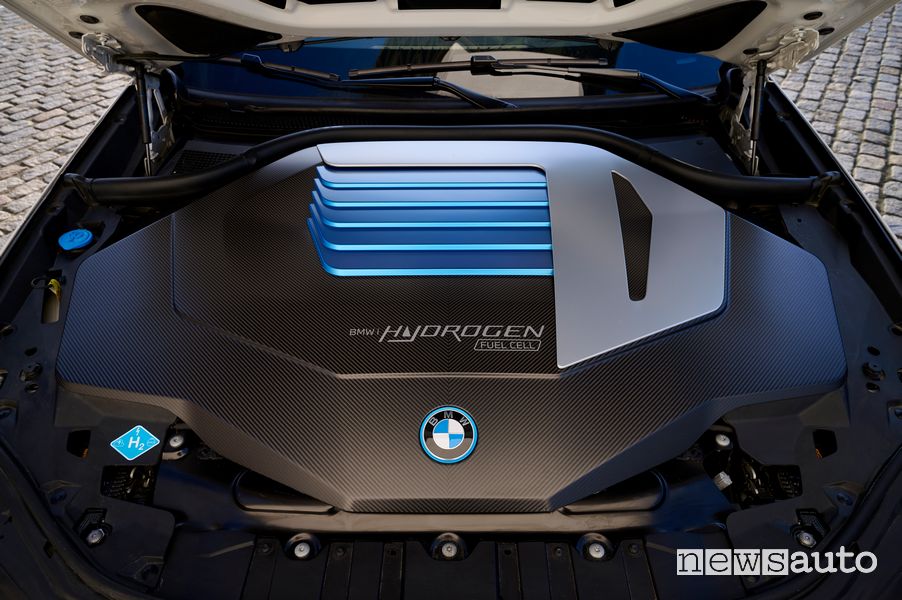 BMW iX5 Hydrogen vano motore ad idrogeno fuel cell