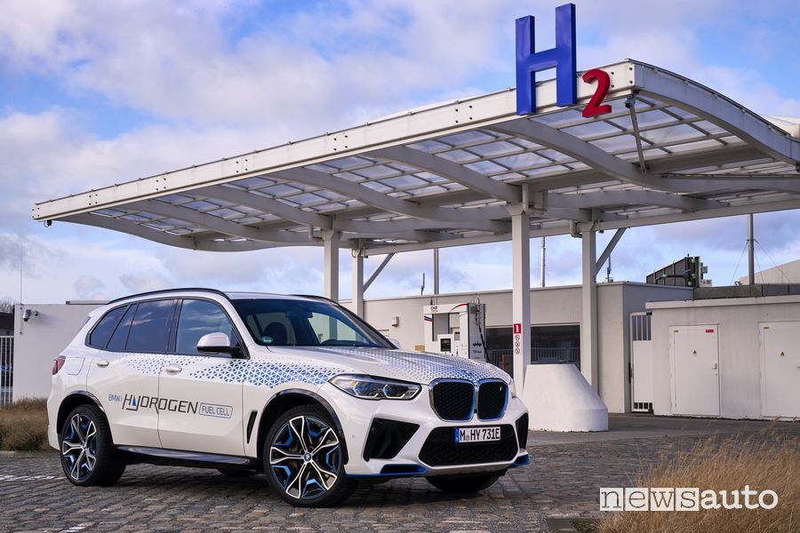 BMW iX5 Hydrogen distributore di idrogeno