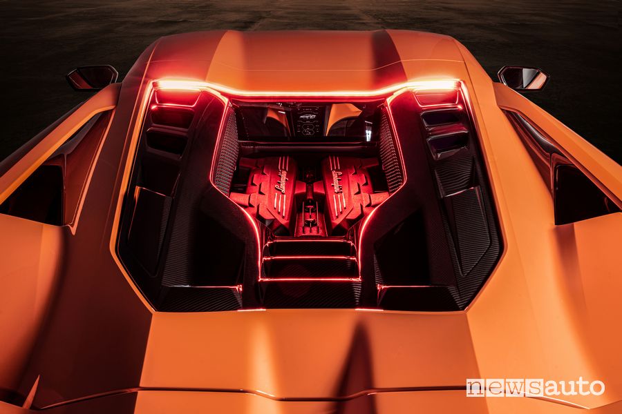 Lamborghini Revuelto motore V12 a vista