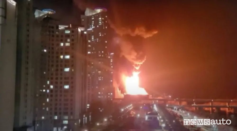 incendio magazzino fabbrica Hankook in Corea del Sud