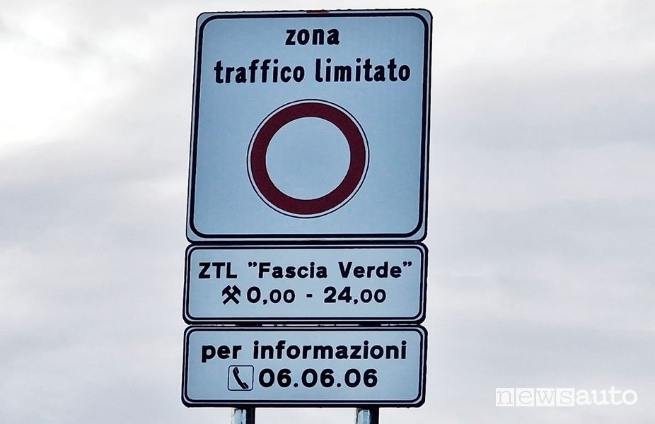 Cartello ZTL Fascia Verde a Roma
