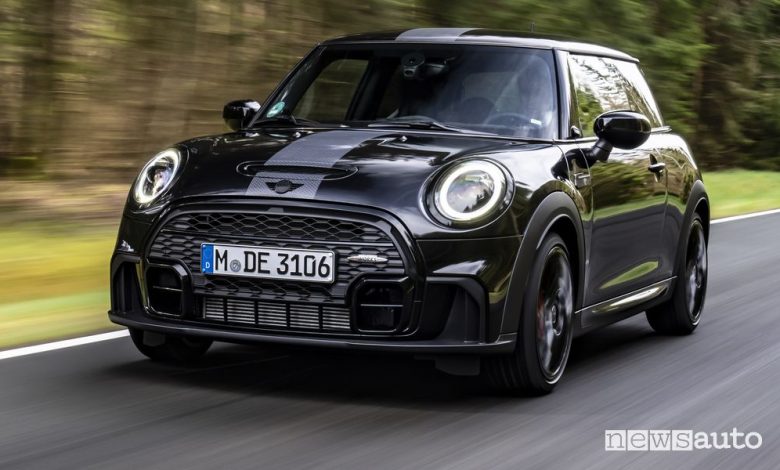 Mini John Cooper Works 1to6 anteriore 3/4 su strada