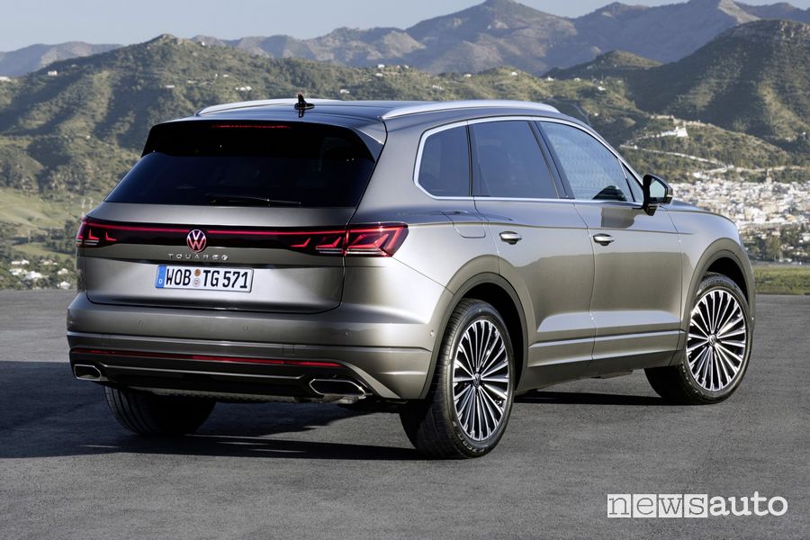 Volkswagen Touareg Elegance posteriore 3/4