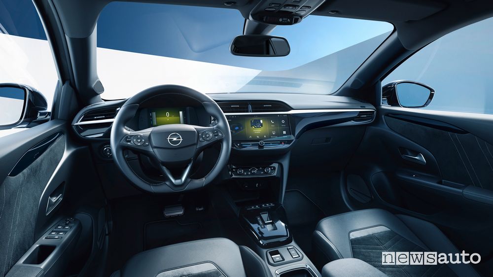 Nuova Opel Corsa 2023 restyling plancia abitacolo