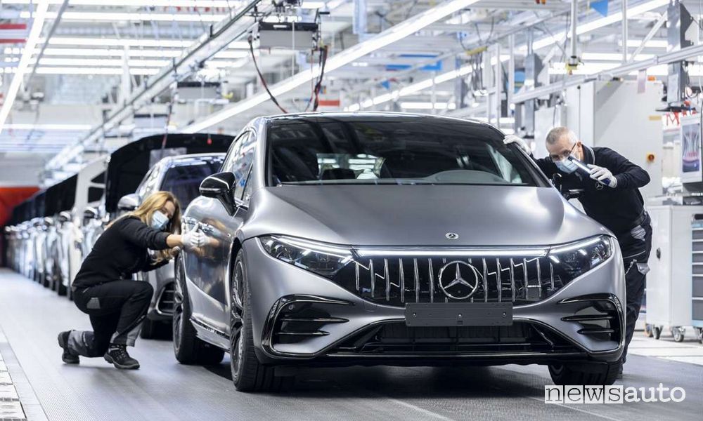 fabbrica Mercedes di Sindelfingen produzione Classe S e EQS