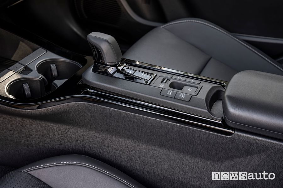 Toyota Prius Plug-in Hybrid-Electric leva cambio automatico console centrale