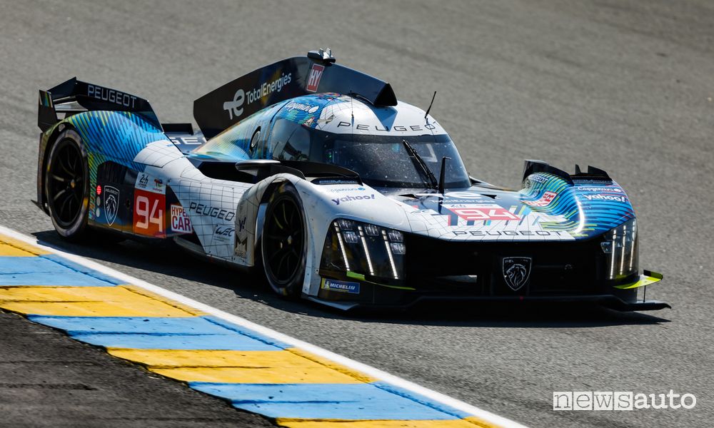 Peugeot 9X8 in pista a Le Mans