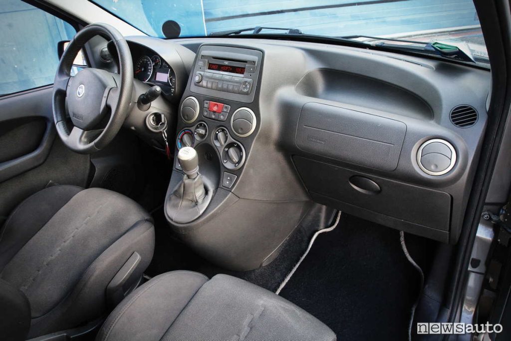 Gli interni della Fiat Panda 100HP terza serie