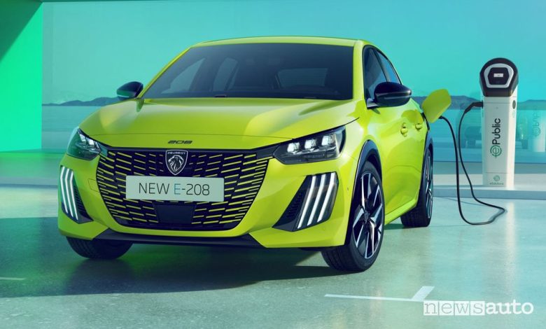 Nuova Peugeot e-208 GT in ricarica