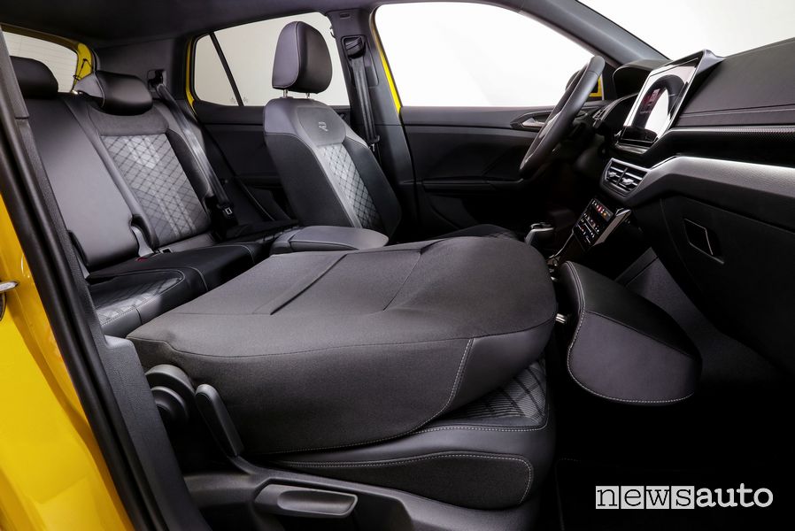 Nuova Volkswagen T-Cross sedile anteriore ribaltabile