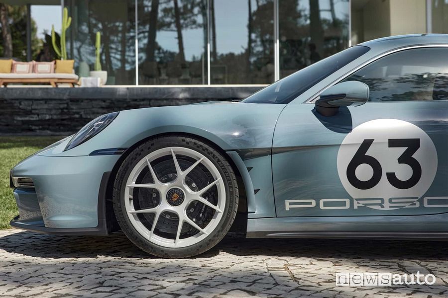 Porsche 911 S/T Heritage Design Package cerchi in ceramica da 20"
