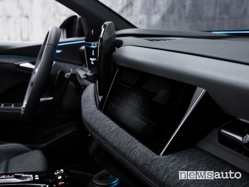 Audi Q6 e-tron display passeggero abitacolo