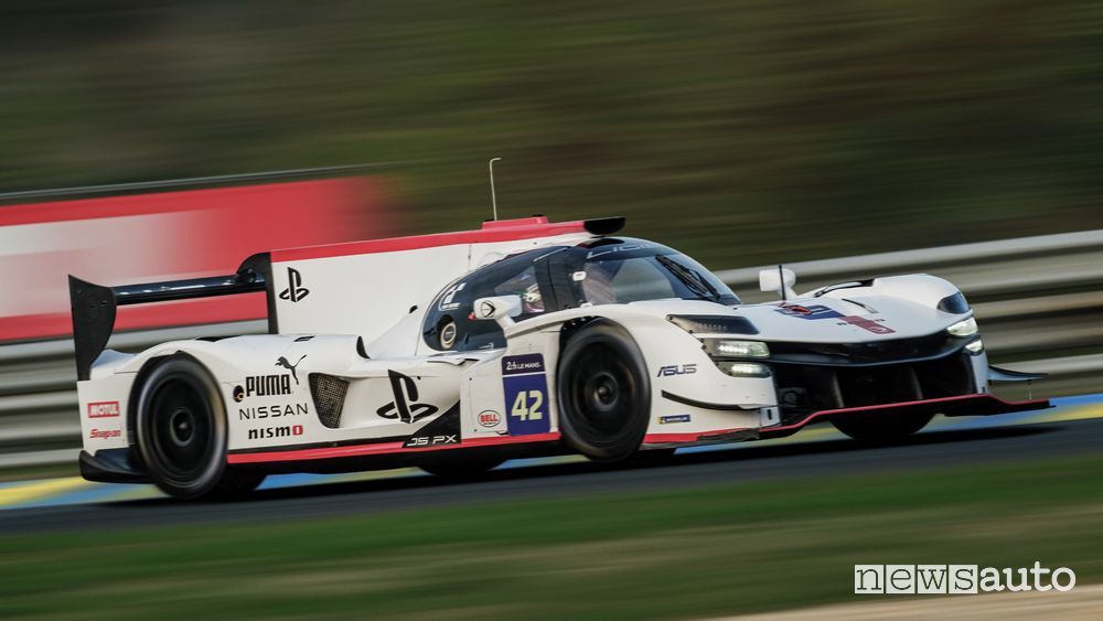 La scena del film Gran Turismo durante la 24 Ore di Le Mans