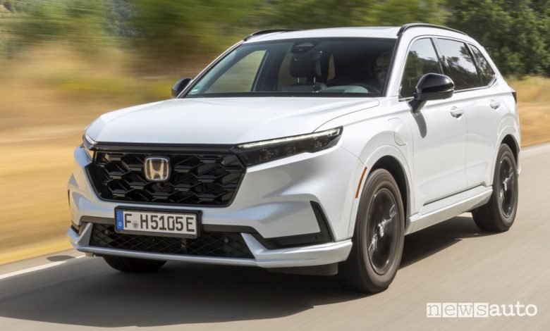 Honda CR-V e:PHEV Plug-in Hybrid anteriore 3/4 su strada