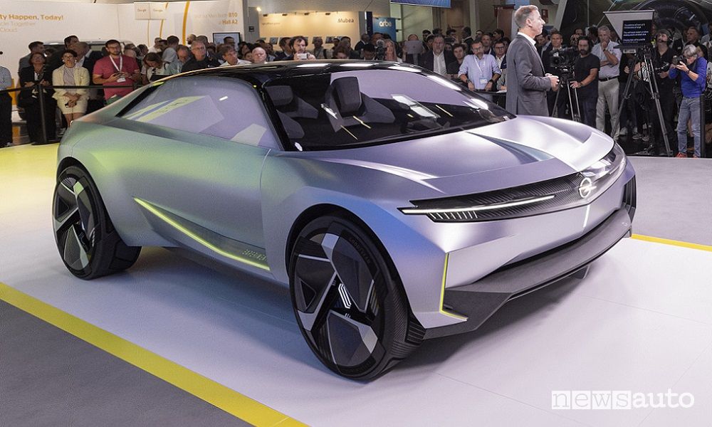 Opel Experimental presentazione al Salone di Monaco 2023